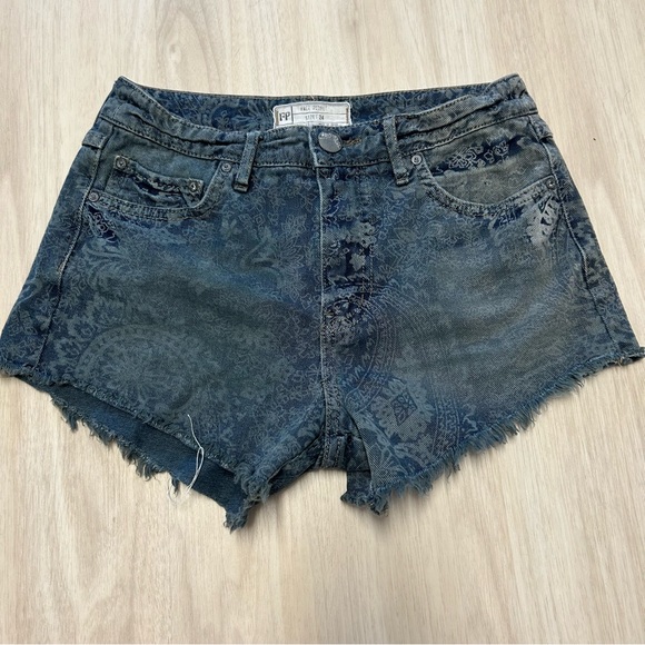 Free People womens denim shorts‎ 
Size 24 paisley frayed hem. - Picture 1 of 7
